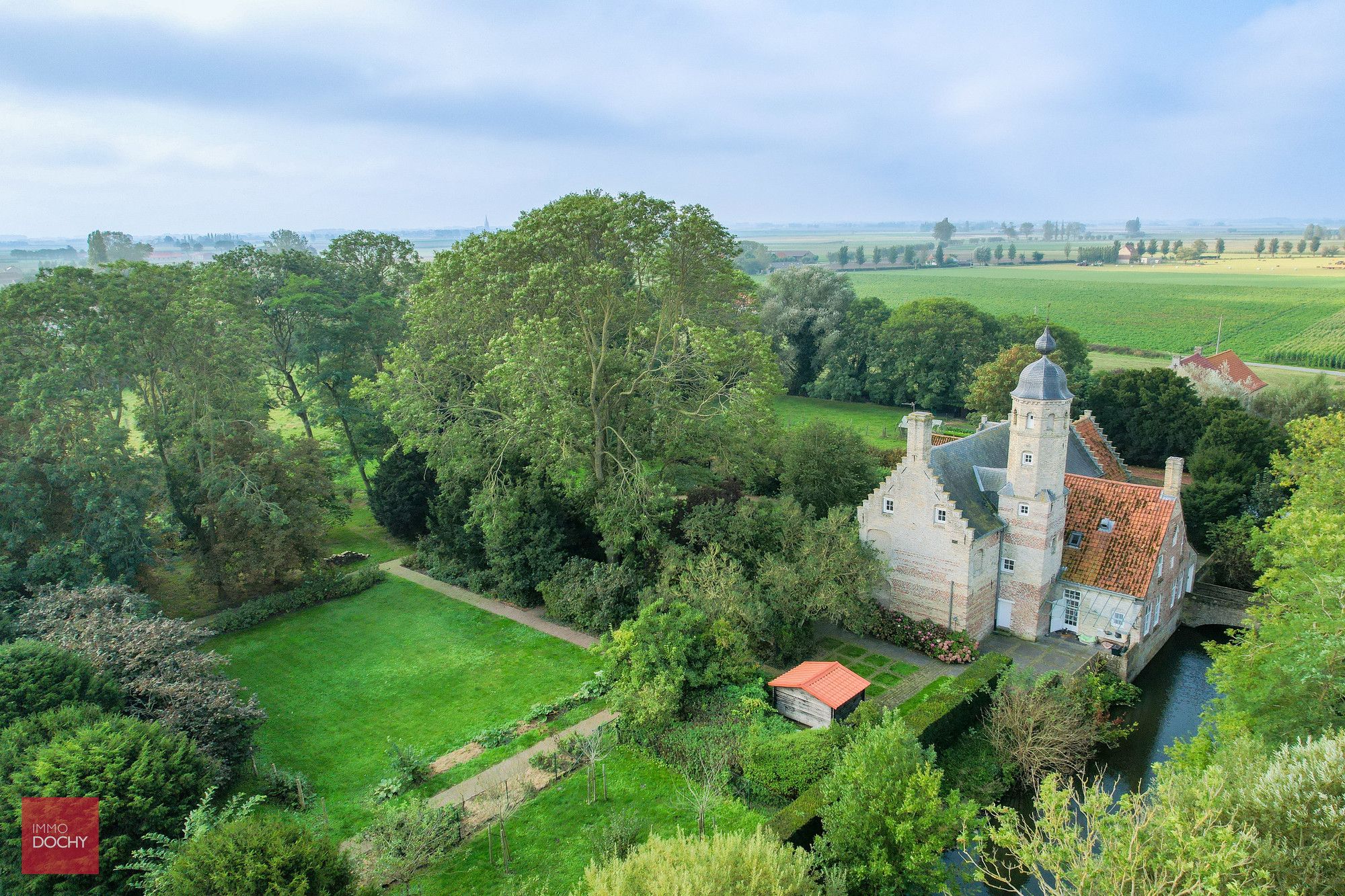 Zeer rustig gelegen, volledig gerestaureerd landhuis (voormalige pastorij) te Houtem foto 3