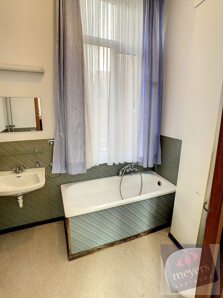 Unieke kans in het hart van Sint-Truiden – woning met dubbele ingang en tal van mogelijkheden! foto 13