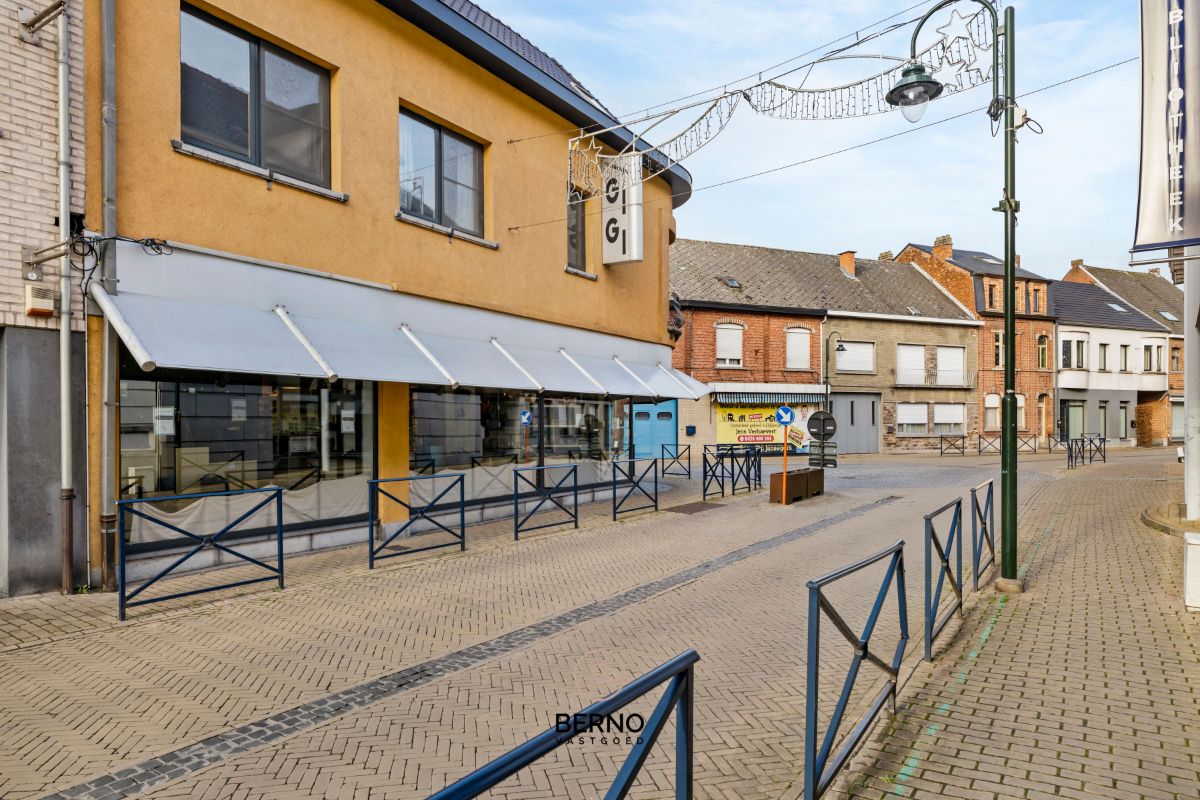 Handelspand met uitzonderlijke visibiliteit & ruim appartement – Toplocatie foto 30