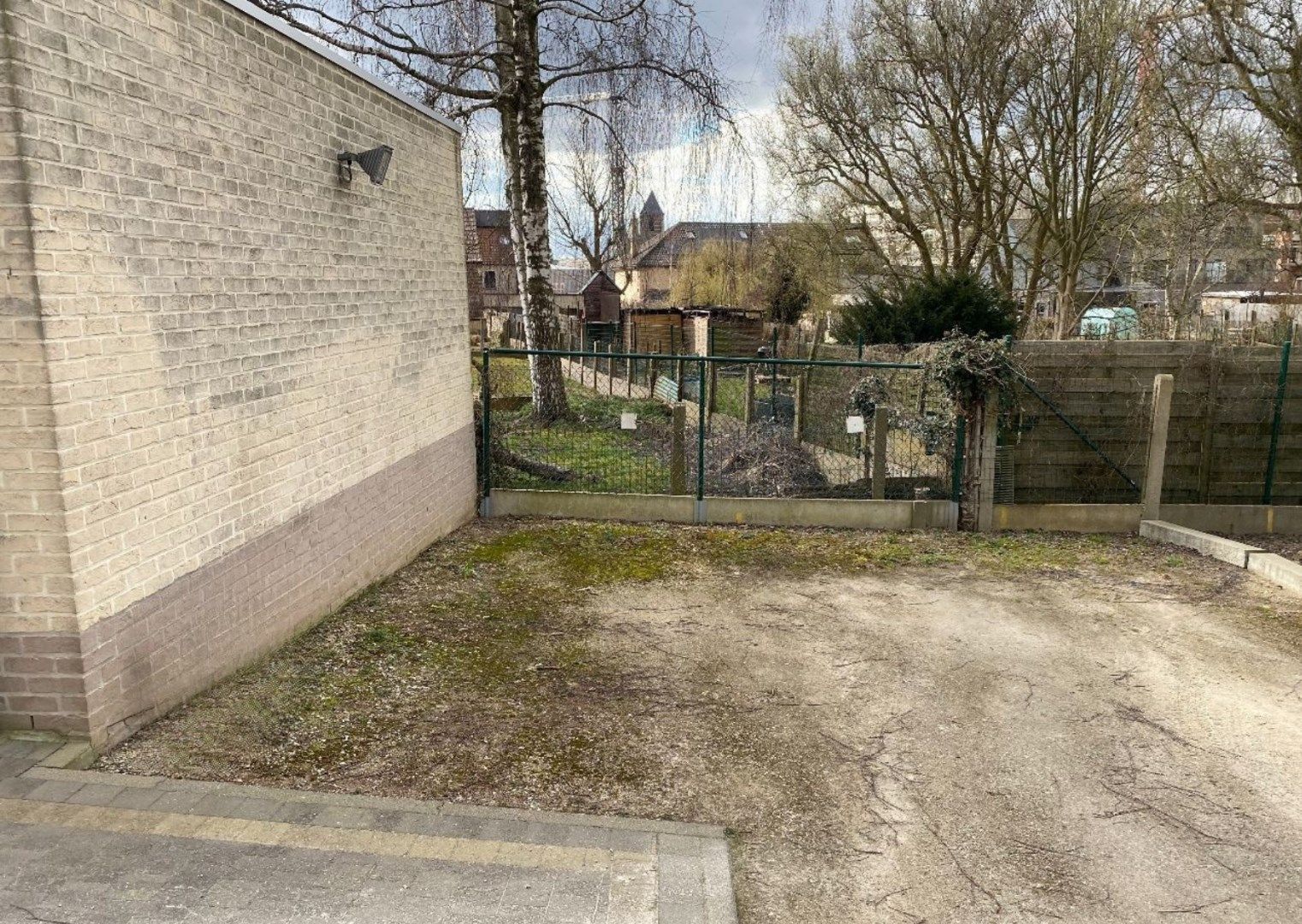 Autostaanplaats te huur nabij centrum Sint-Lievens-Houtem  foto 3