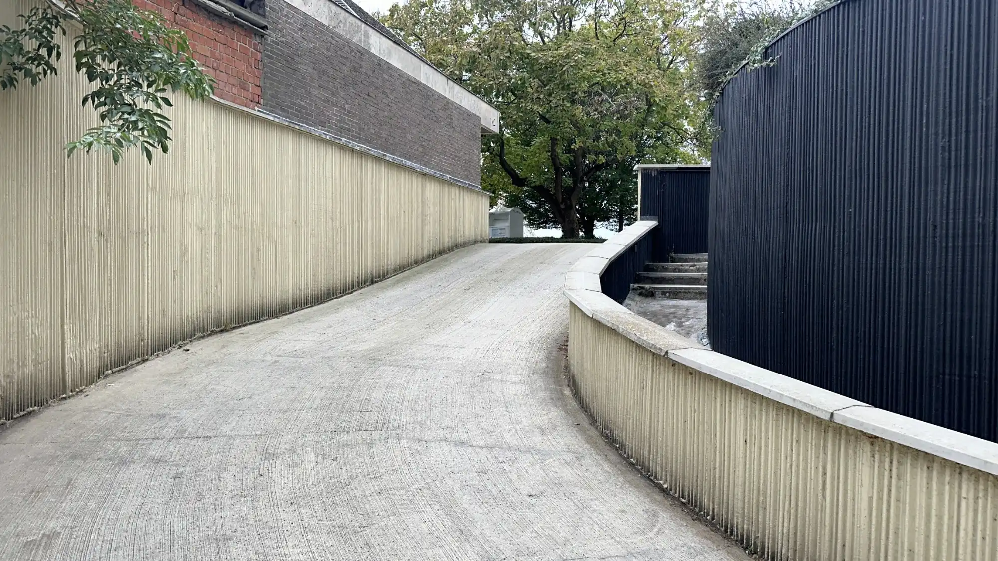 Centraal gelegen autostaanplaats foto 8
