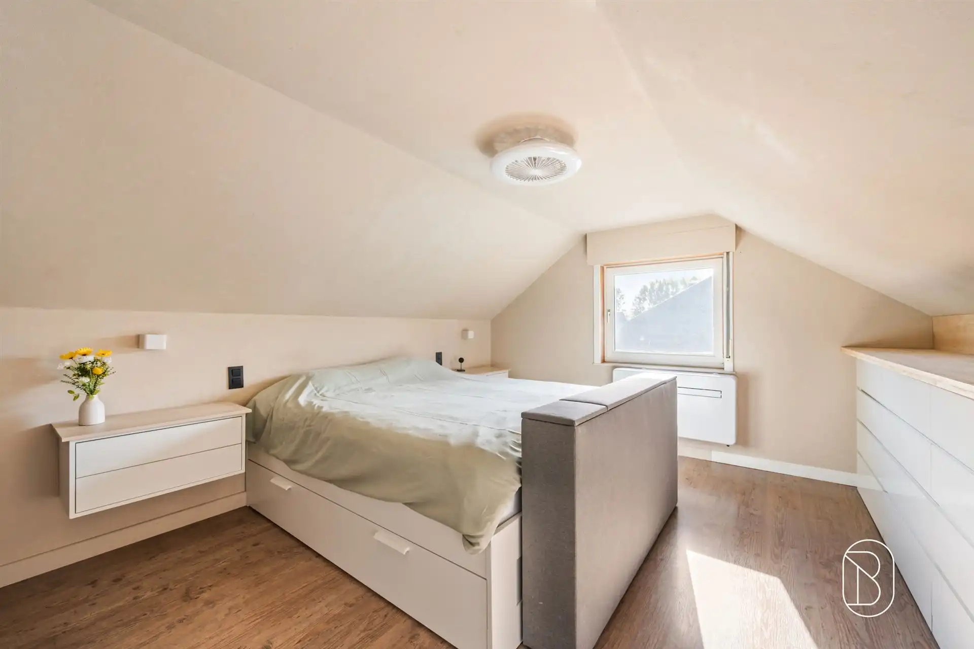 Ruime alleenstaande woning met 3 SLK, garage en mooie tuin foto 14