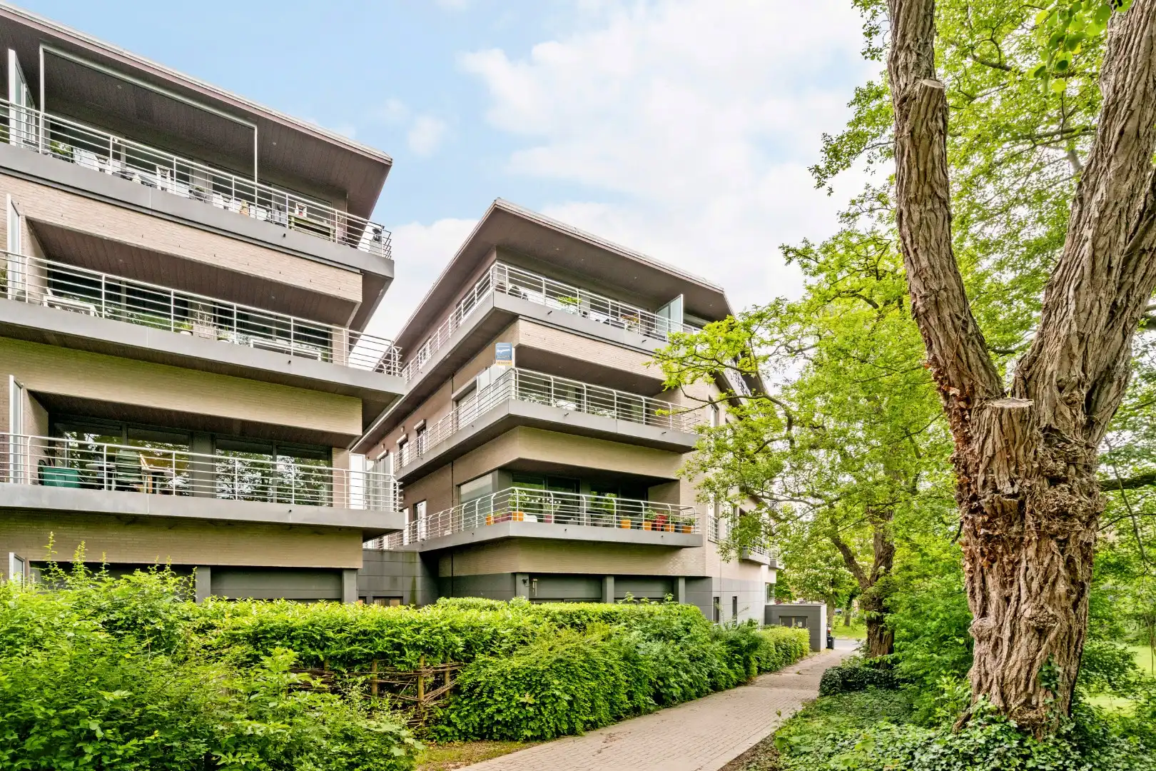 Appartement met berging, terras met prachtig uitzicht in Ieper foto {{pictureIndex}}