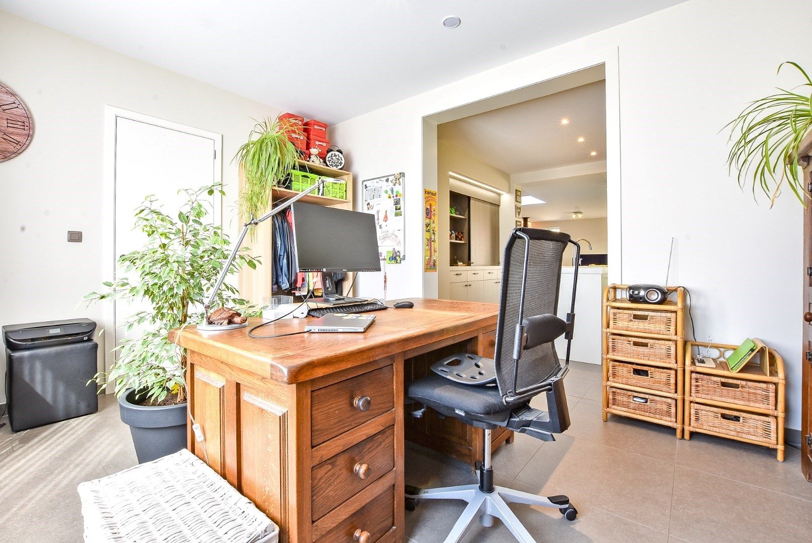 Stijlvol gerenoveerde woning met 4/5 slaapkamers en 2 garages te Diksmuide! foto 5