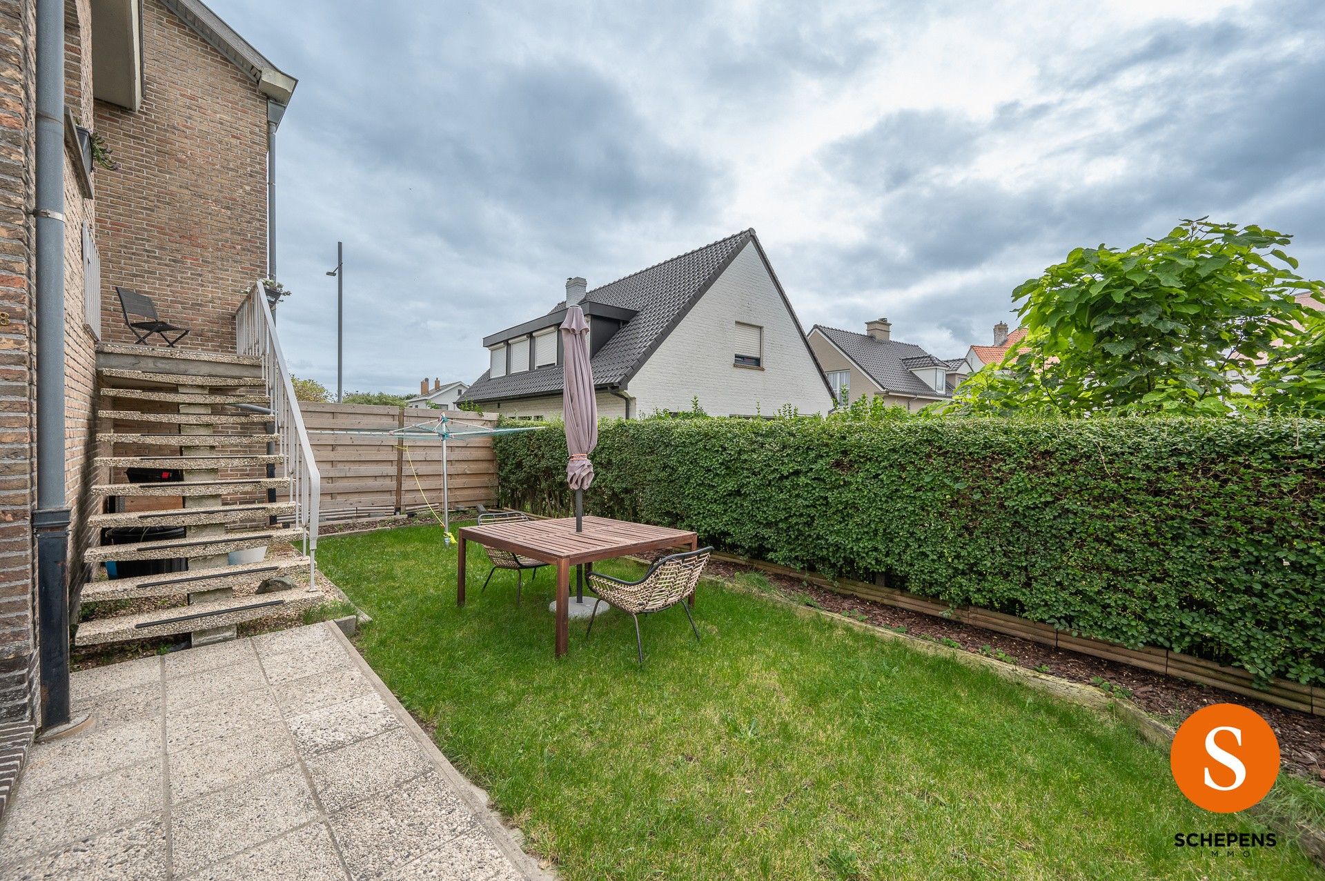 Halfopen bebouwing in het centrum van Wenduine. foto 3