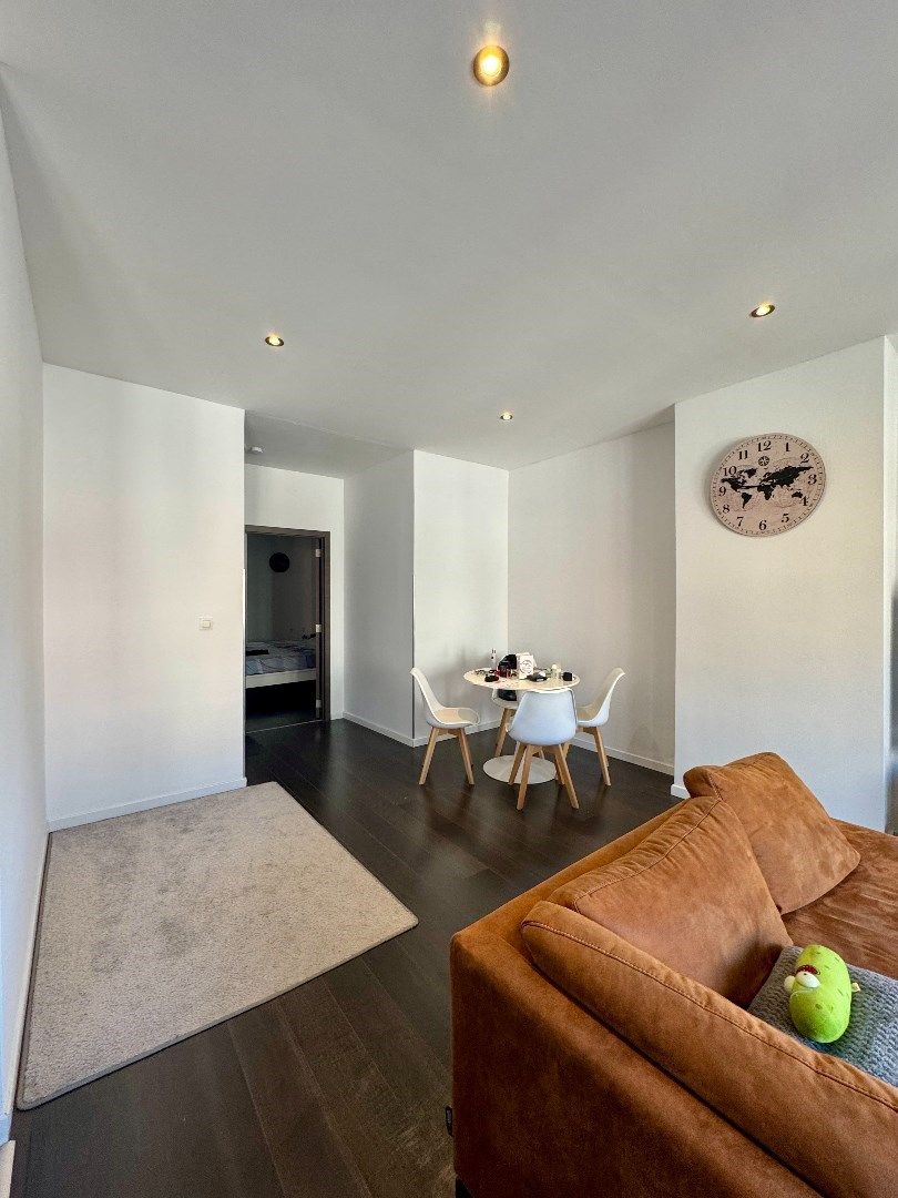 Enkel zonnige vibes in dit lichtrijk appartement! foto 9