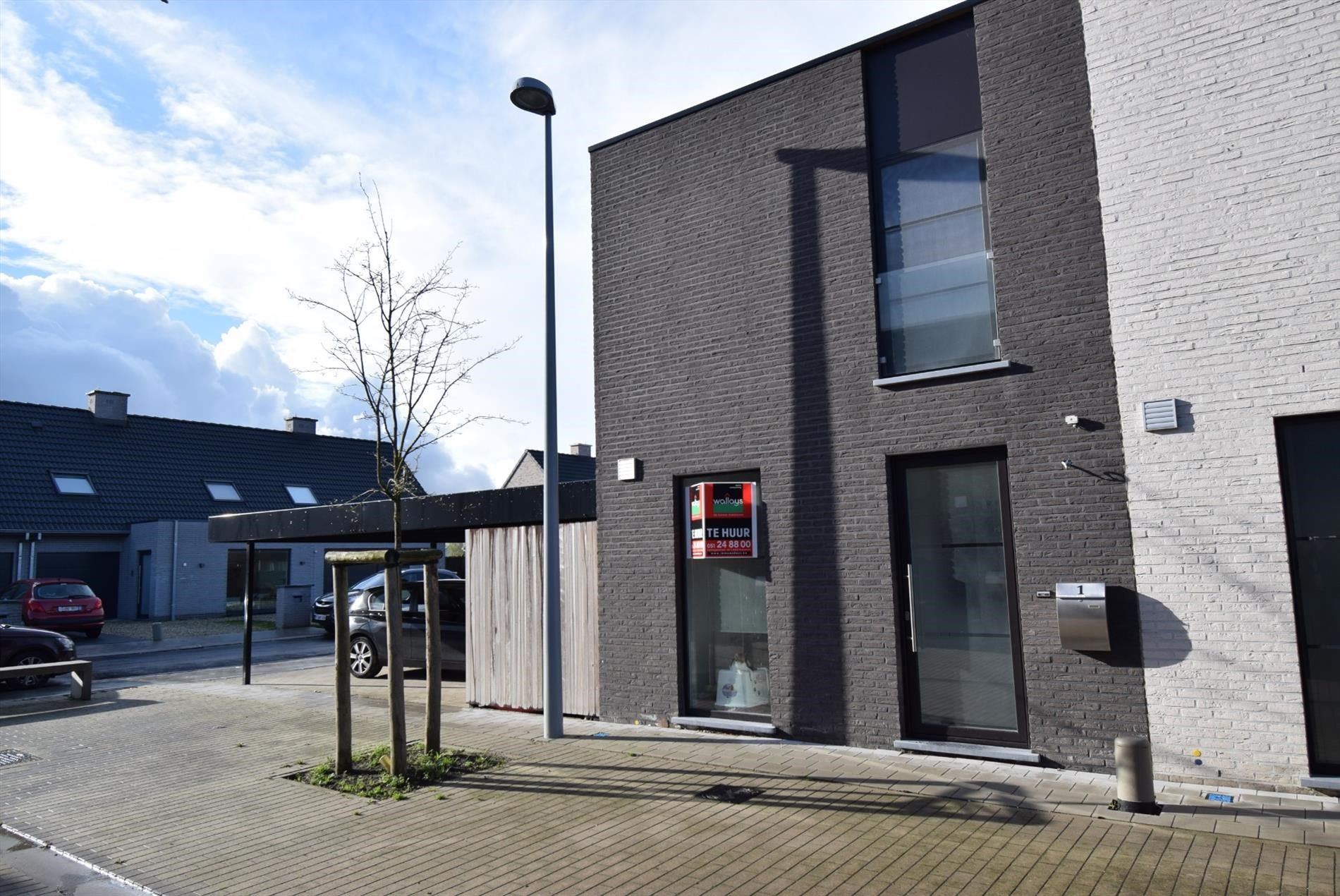 NIEUWBOUW WONING MET TERRASTUIN EN CARPORT foto {{pictureIndex}}