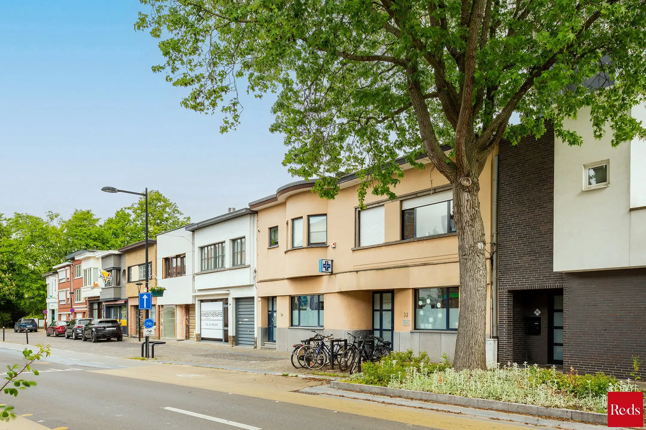 Ruim handelsgelijkvloers op toplocatie te Hove centrum foto 19
