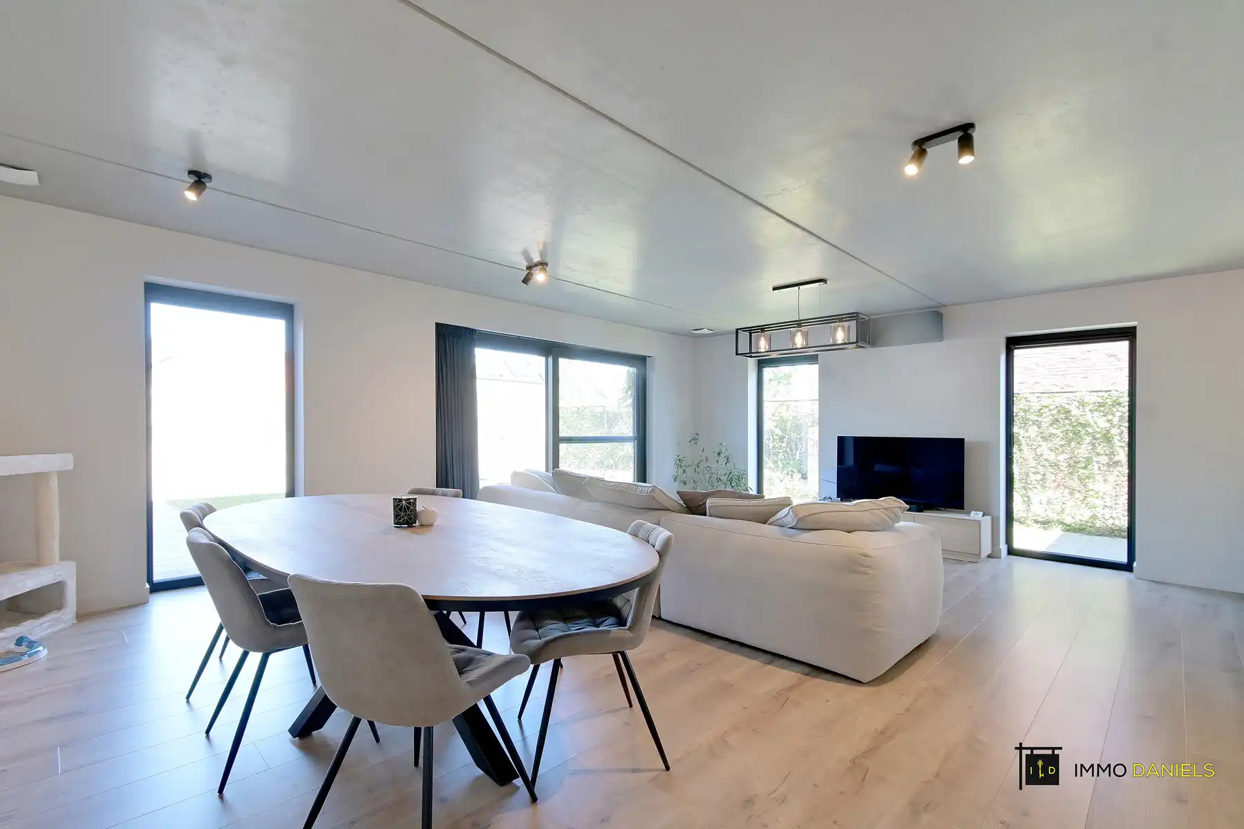 Moderne, energiezuinige woning met tuin in rustige woonwijk foto 3