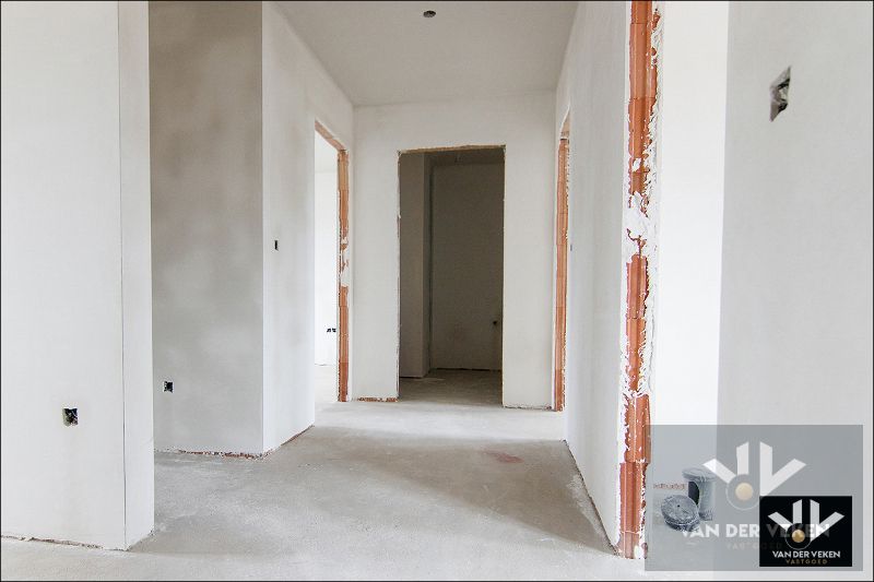 Volledig afgewerkte ruime, moderne nieuwbouwwoning met 3 ruime slaapkamers en een leefzolder van 66 m² (of 2 extra slaapkamers) op een zeer goed bereikbare locatie te Tuilt (Kuringen) foto 16