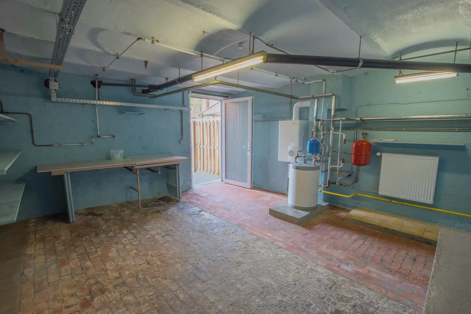Gerenoveerde halfopen bebouwing met 3 slaapkamers, tuin en 2 autostaanplaatsen! foto 21