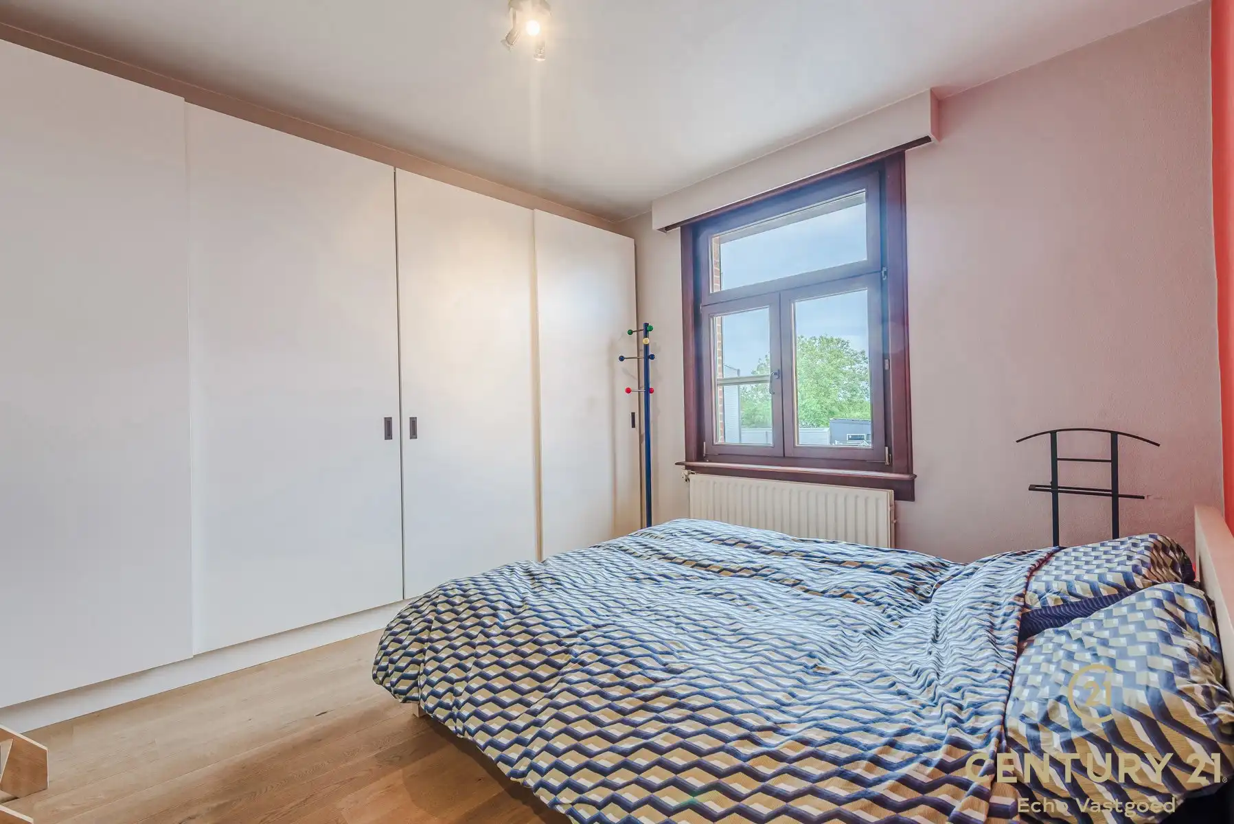 Verrassend ruime, onderhouden woning met zwembad en bijhuis. foto 16