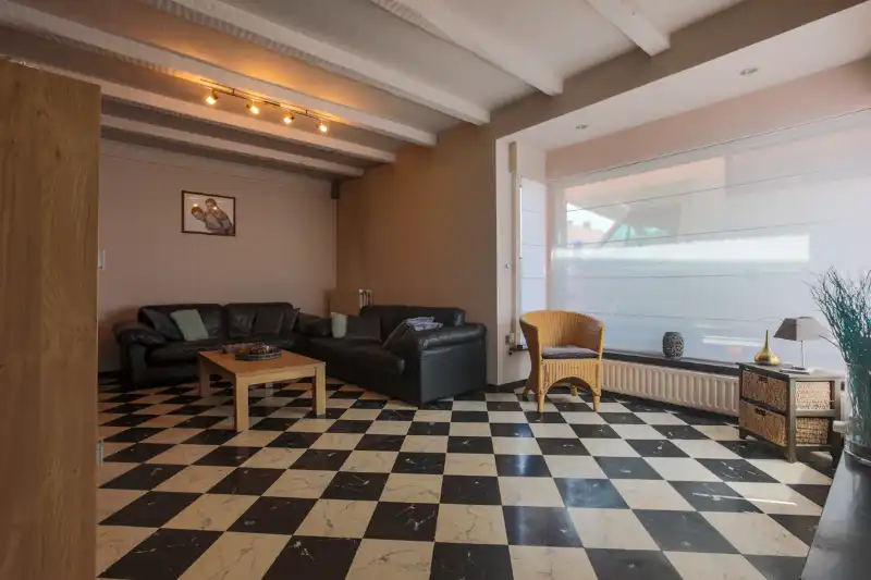 Handelspand (winkel) met woonst en magazijntje van +/- 130m². foto 7