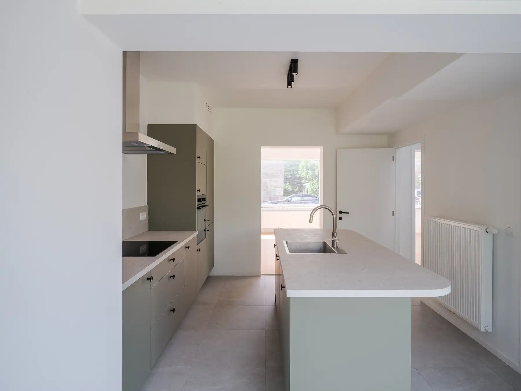 Ruime halfopen bebouwing met tuin foto 9