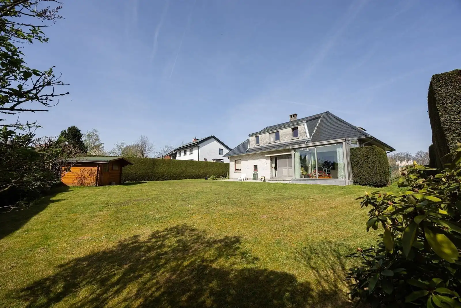 Villa in gegeerde buurt foto 29