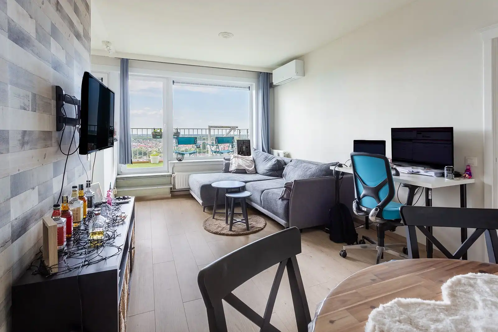 Lichtrijk appartement met ruim terras foto 5