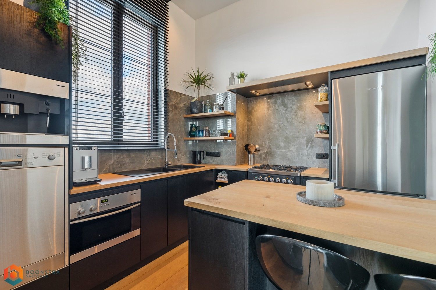 Unieke penthouse met 2 slpkrs aan de vaart te Lier foto 8