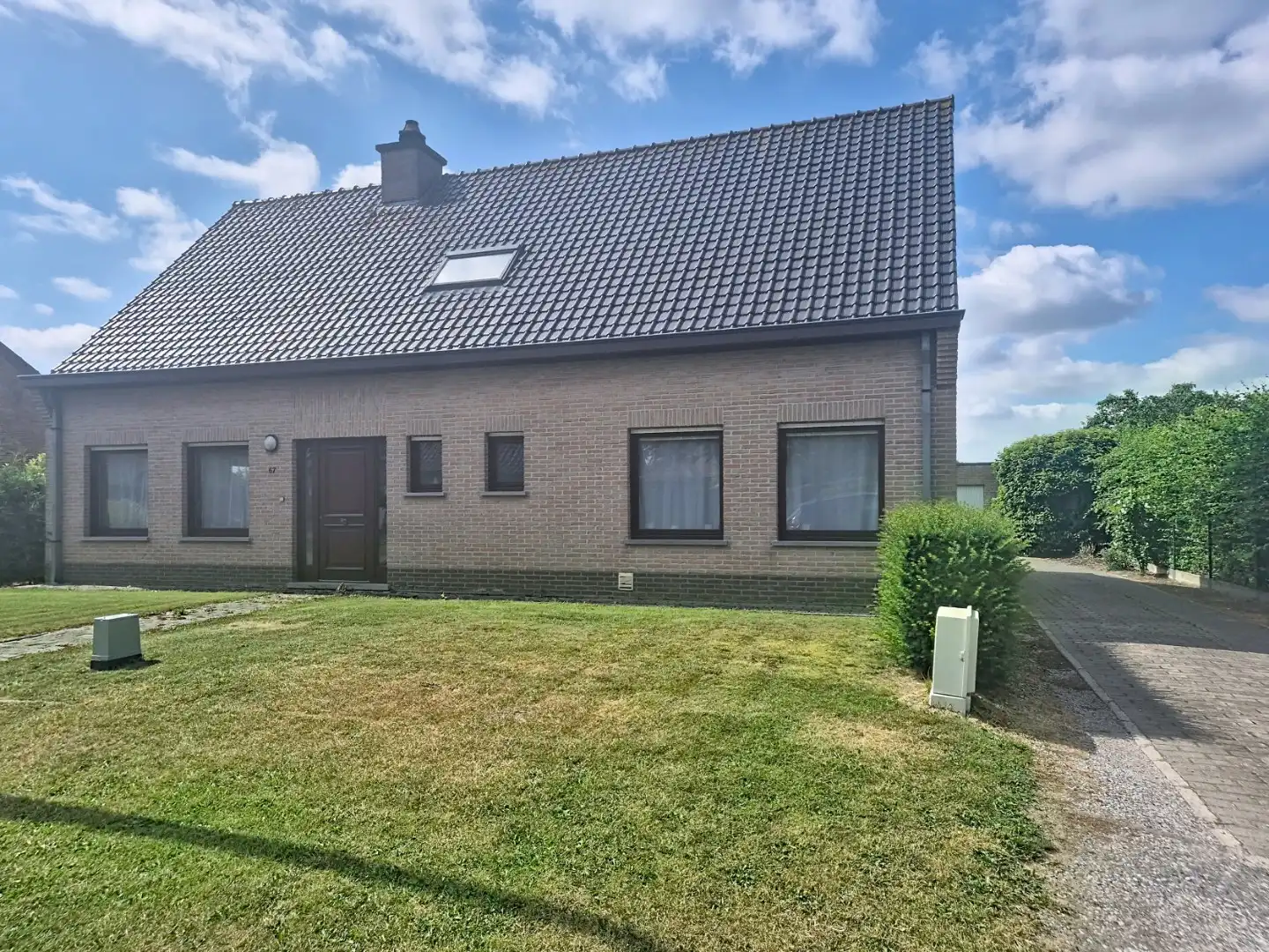 Woning met 4 slpks, tuin en dubbele garage foto {{pictureIndex}}