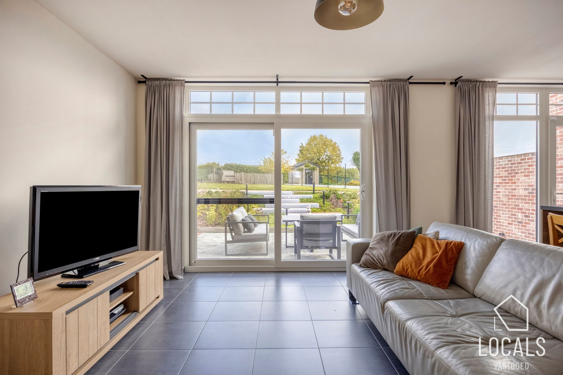 Recente woning (2018) met prachtige tuin en ruime garage foto 10