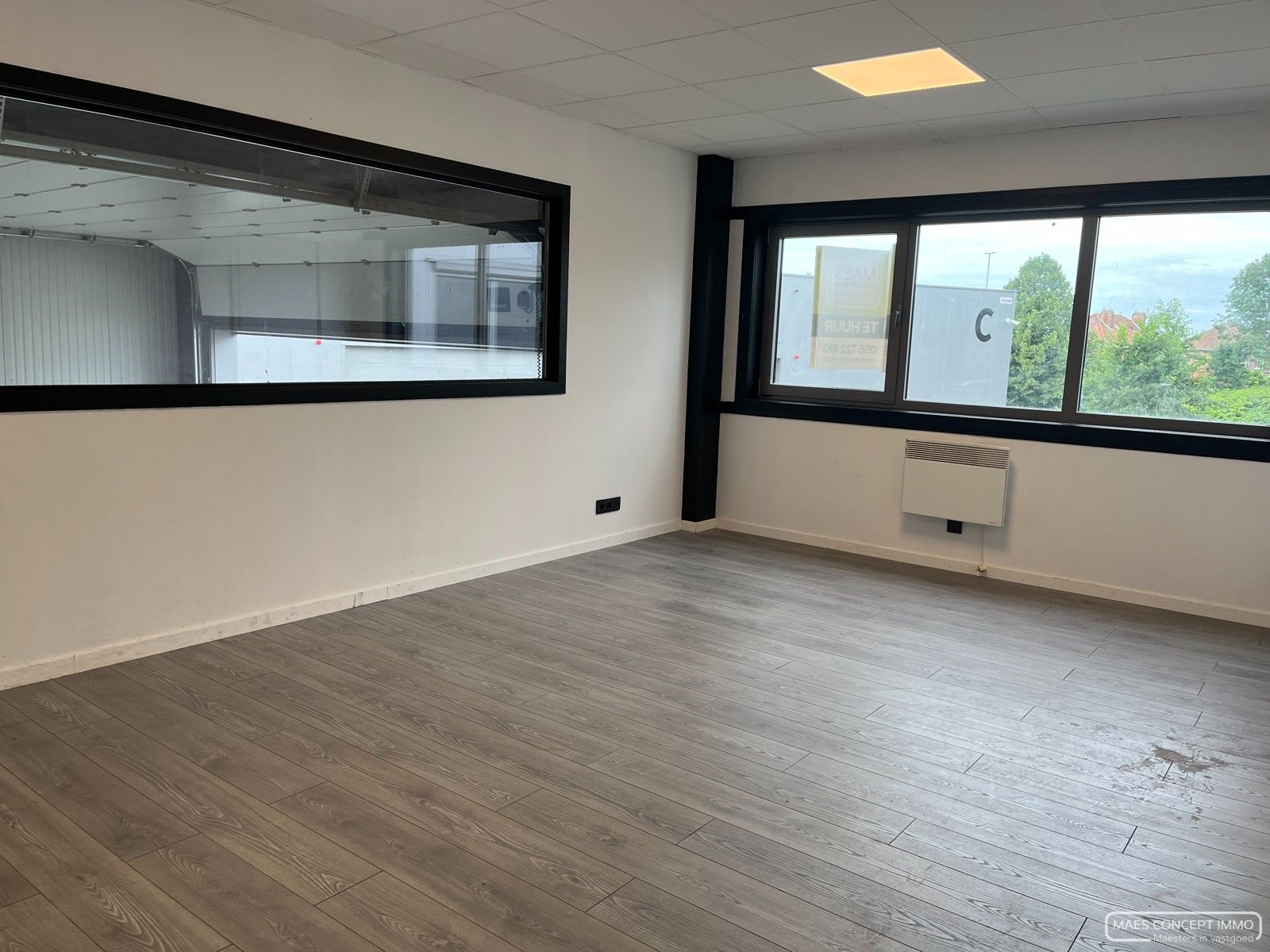 Nieuwbouw KMO-unit van 220 m² te huur in Moeskroen met mezzanine en toilet foto 3