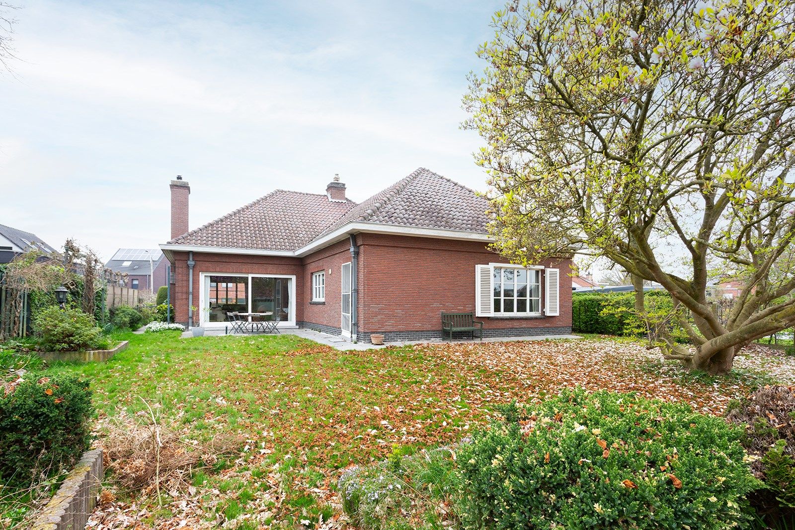 Jaren 70 villa op ruim perceel  foto 4