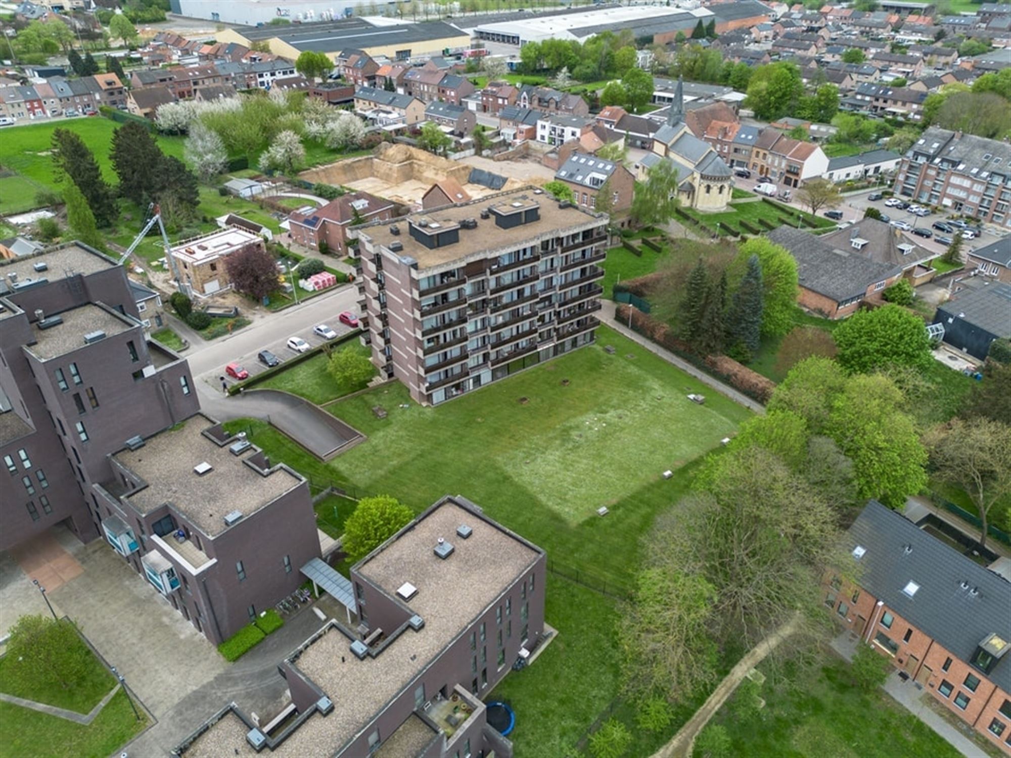 1 SLK APPARTEMENT MET ONDERGRONDSE STAANPLAATS OP CENTRALE LIGGING IN SINT-TRUIDEN  foto 4