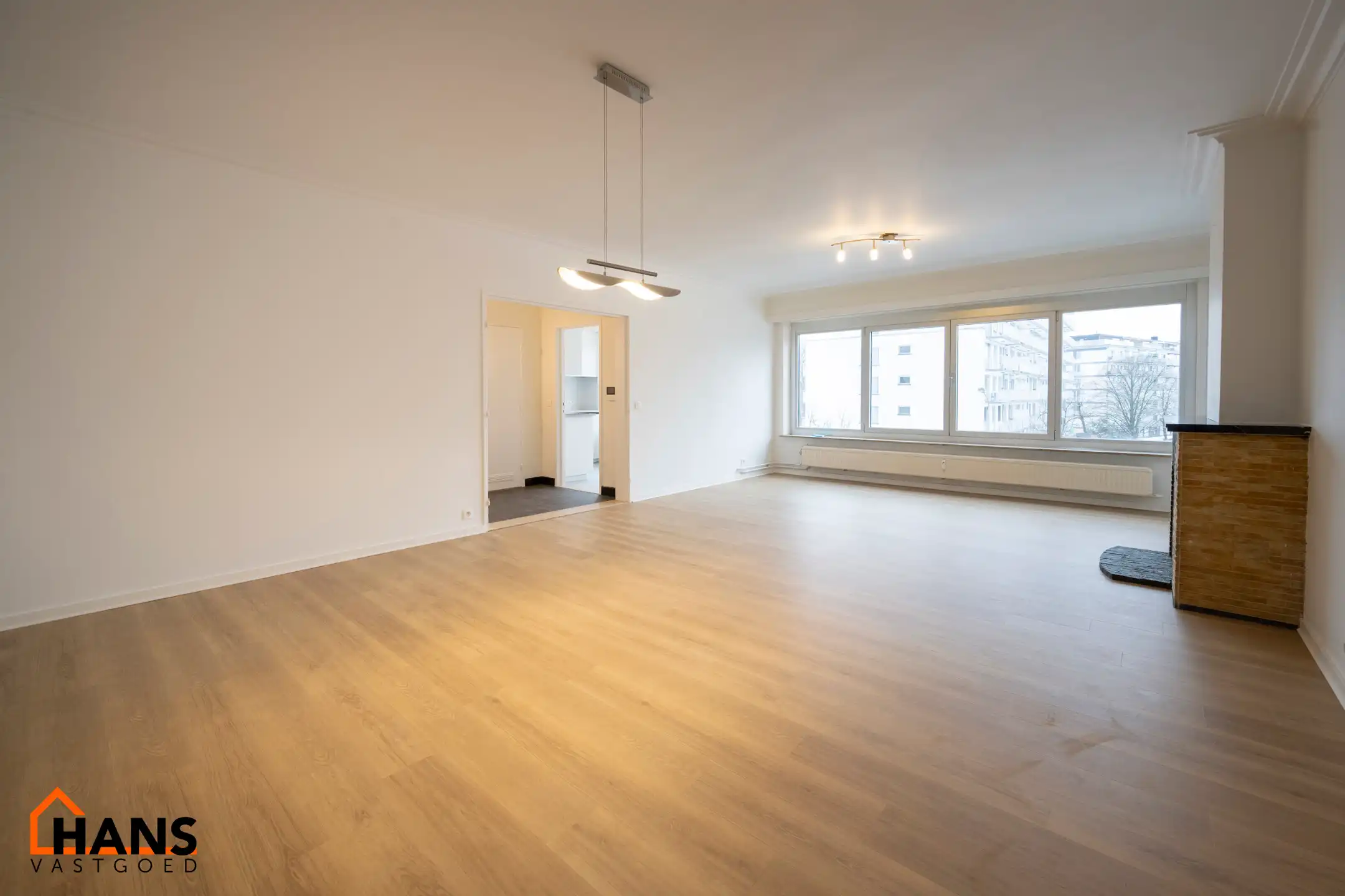 Gerenoveerd appartement met garage foto 2