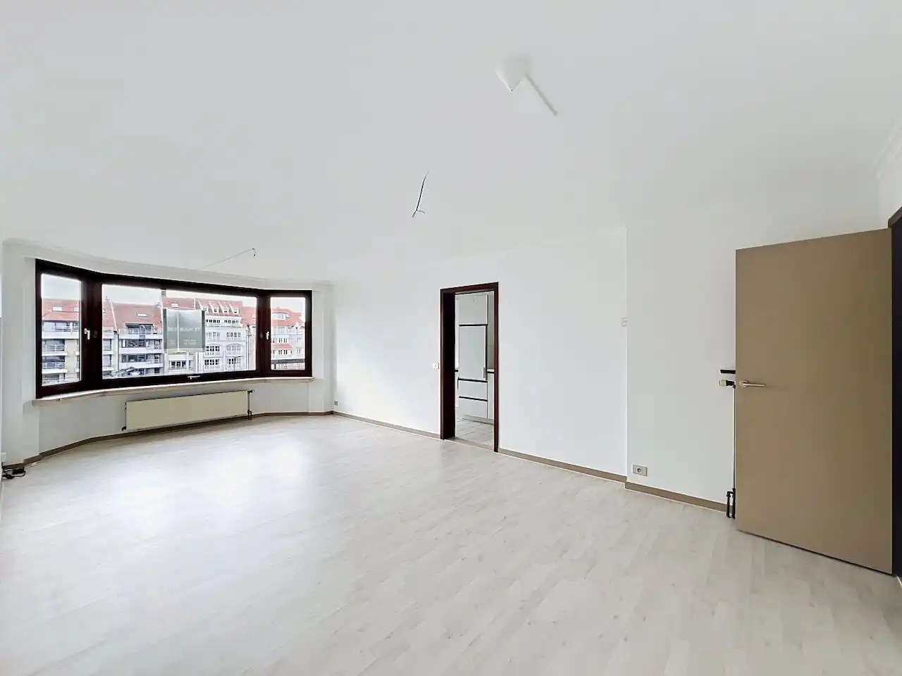 Verzorgd en uitstekend gelegen 2-slaapkamerappartement op de Graaf d’Ursellaan foto 6