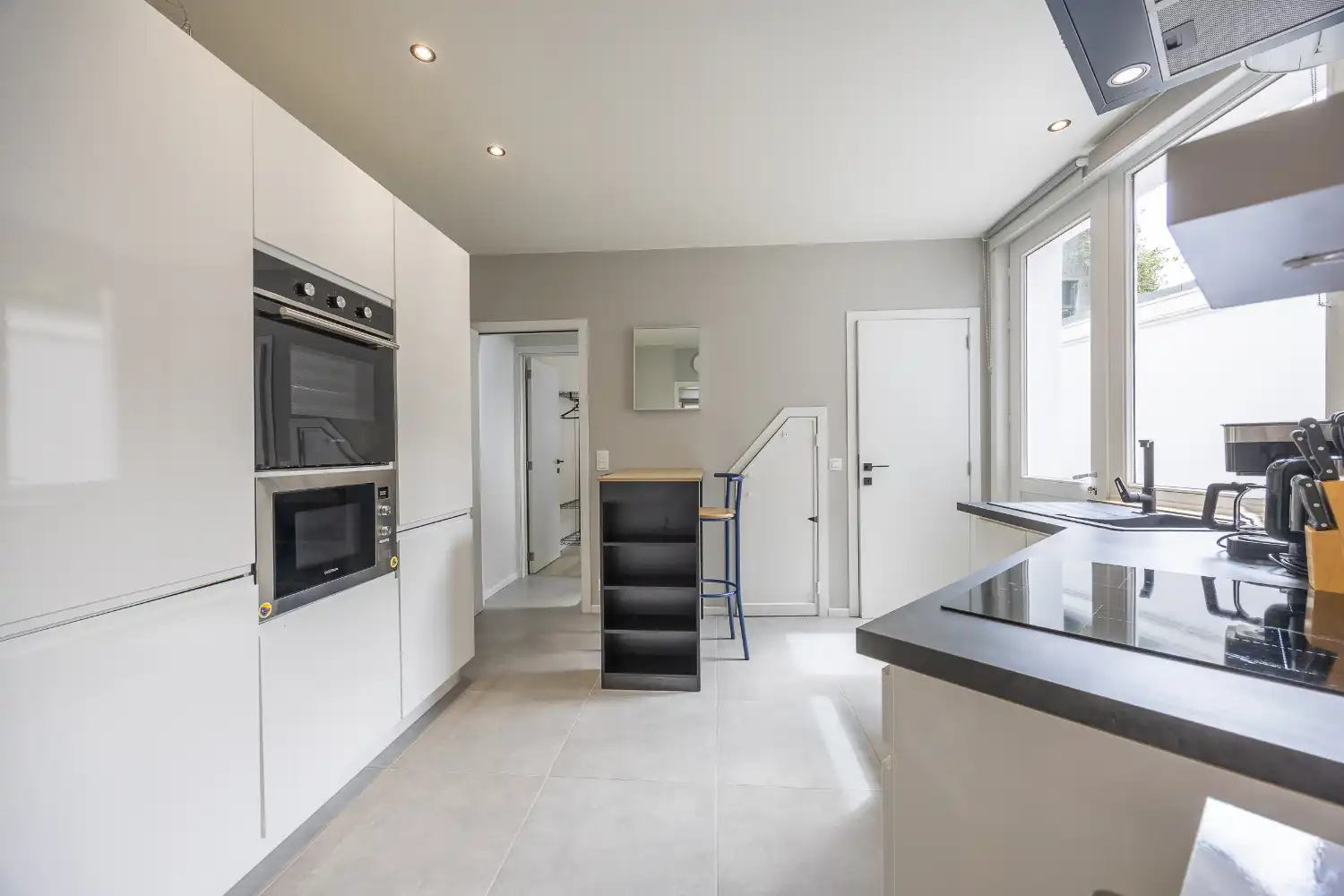 Gerenoveerd 2-slaapkamer appartement. foto 6