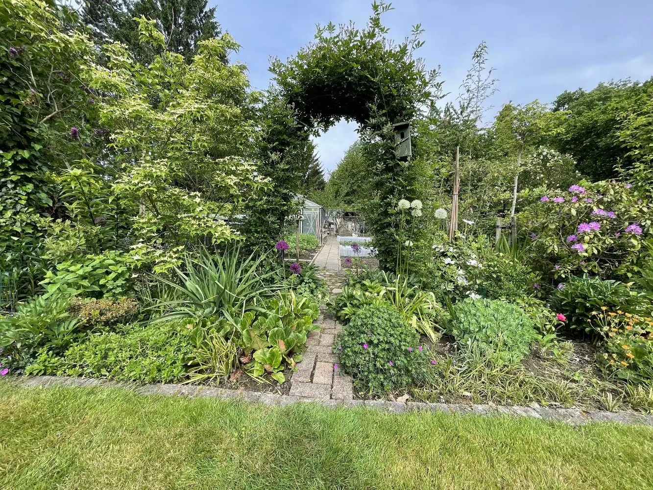 Rustig gelegen gezinswoning met prachtige tuin foto 17