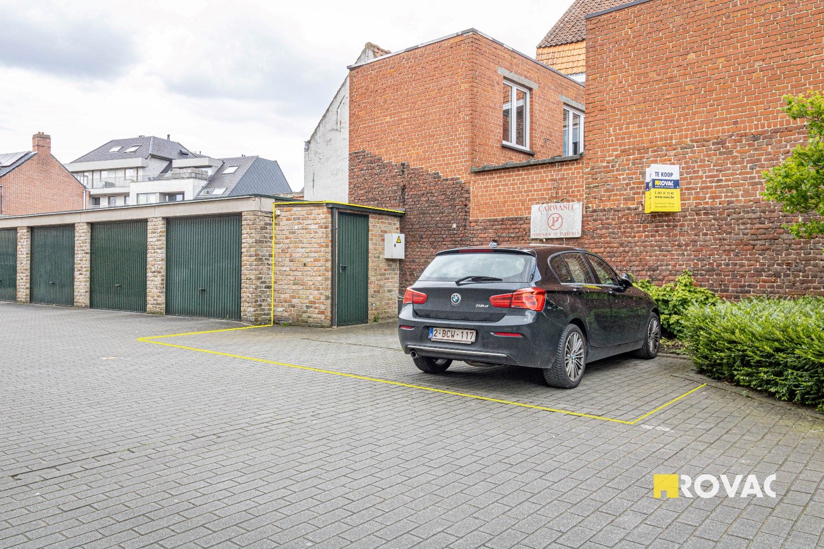 Staanplaats voor 2 wagens en berging foto 1