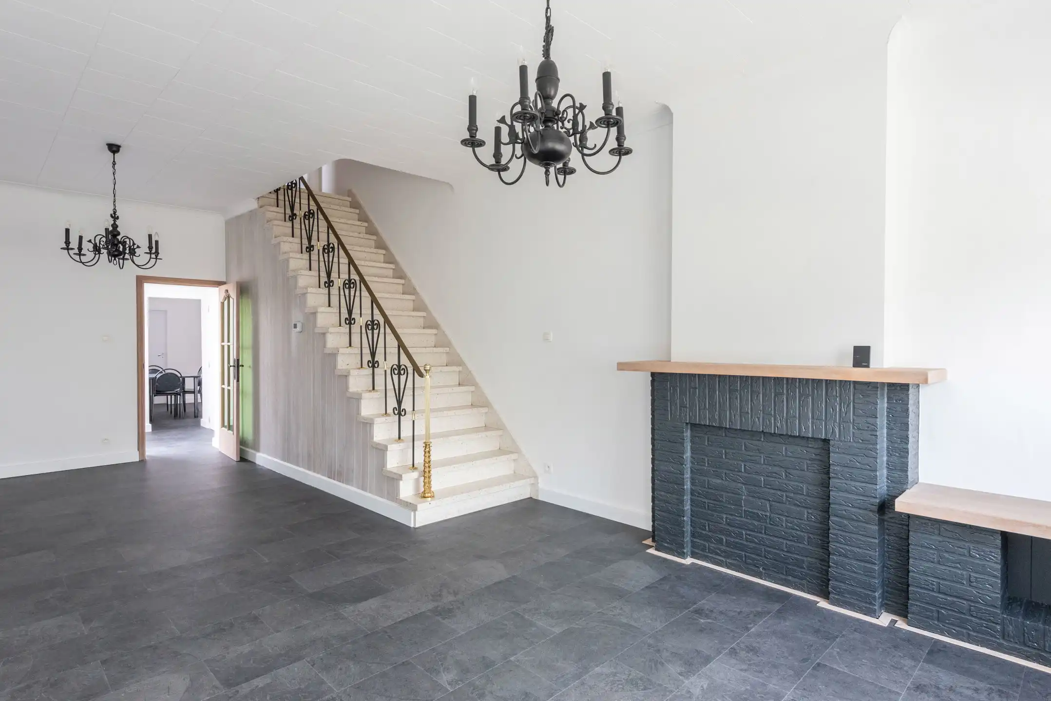 Instapklare woning met garage te Zichen.  foto 2