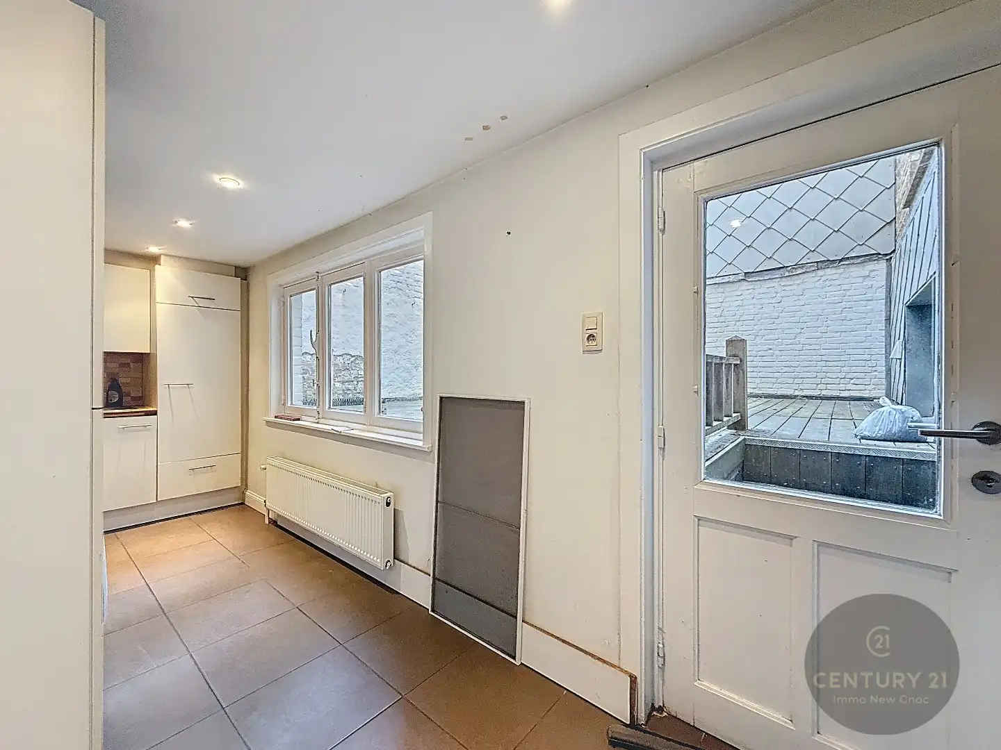 kelderappartement met RUIM terras vlak aan zee foto 7