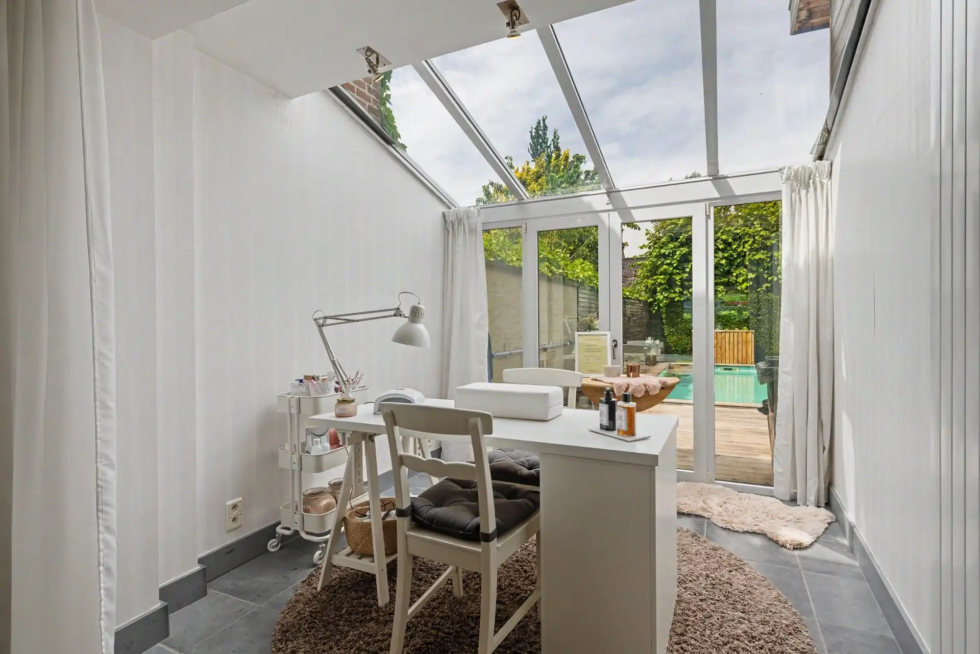Kwalitatief afgewerkte gezinswoning in authentiek landelijke stijl met o.a. 4 slaapkamers & zwembad (344m²) foto 7