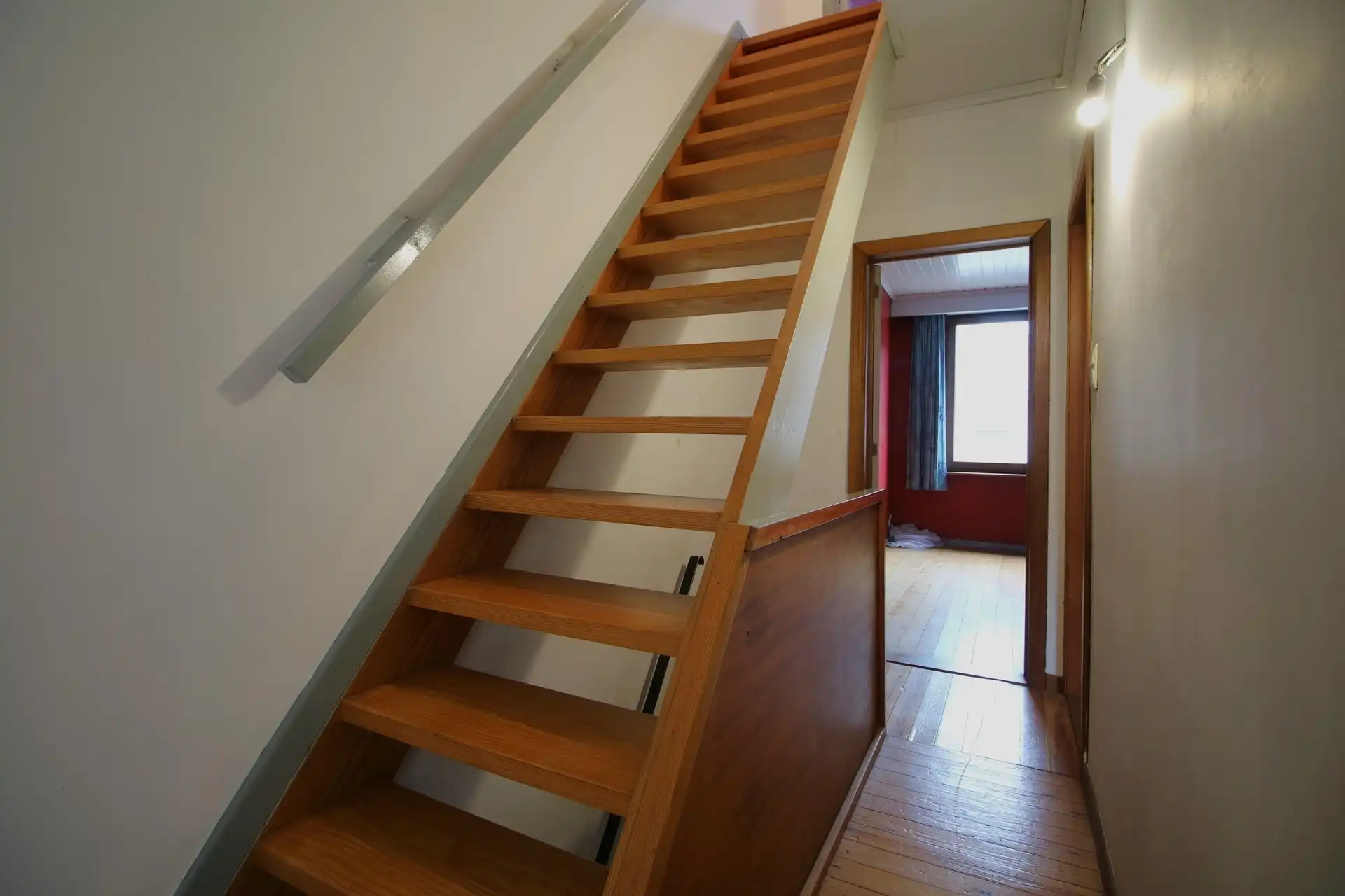 Te renoveren woning met 4 slaapkamers foto 10