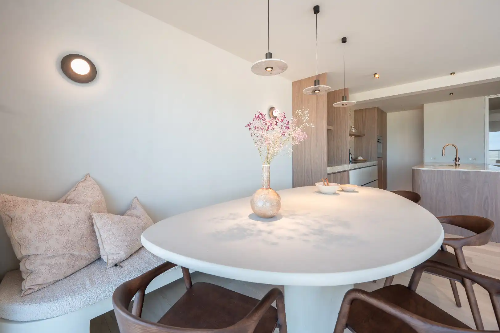 Luxueus gerenoveerd hoekappartement met terrassen en frontaal zeezicht foto 9