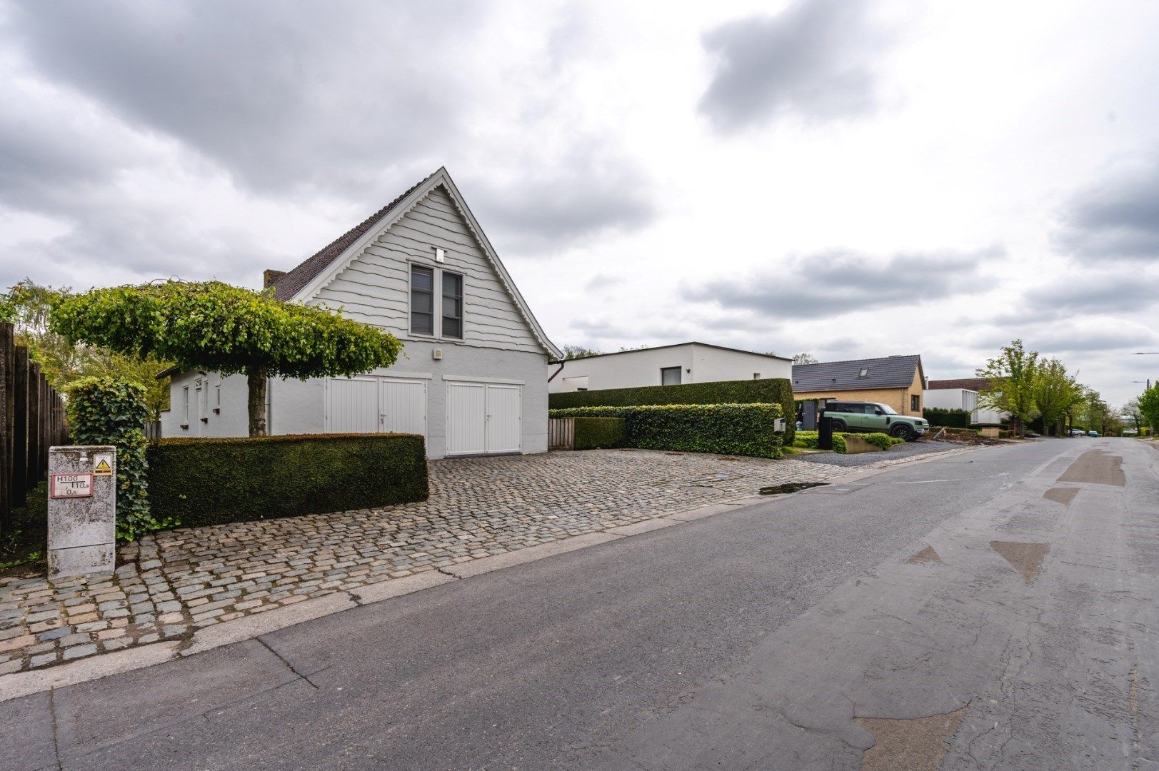 Villa met 3 kamers, 20 zonnepanelen en een dubbele garage op 800 m² foto {{pictureIndex}}