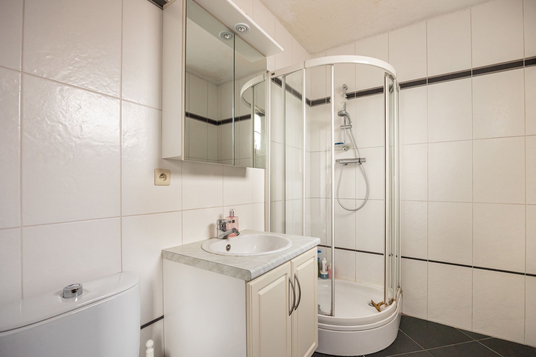 Energiezuinige villa met 5 slaapkamers en ruim bijgebouw op een perceel van 1.240m². foto 11