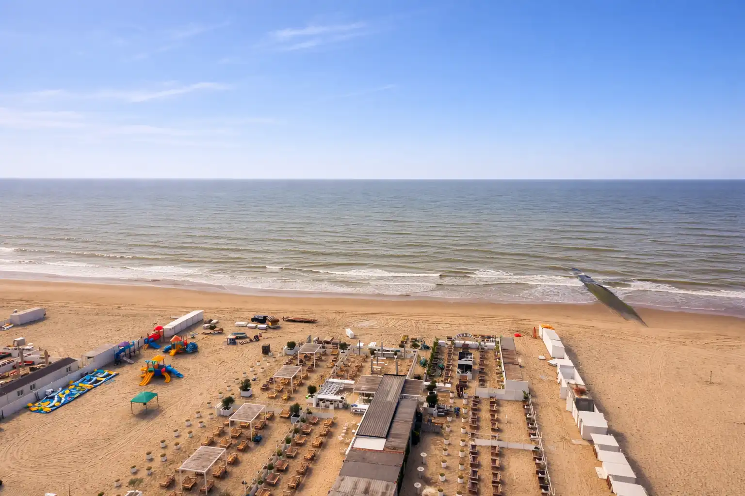 Bijzonder ruim (90 m²), hedendaags 2-slaapkamerappartement met prachtig frontaal zicht op zee.  foto 13