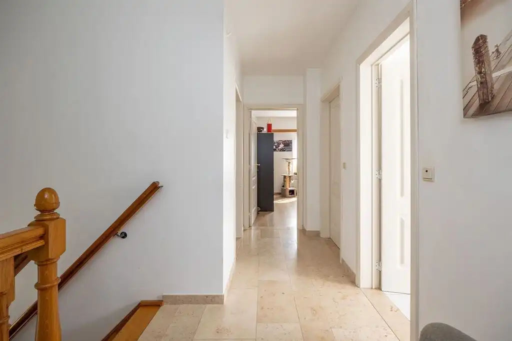 Half open bebouwing tegen het centrum van 's-Gravenwezel foto 13