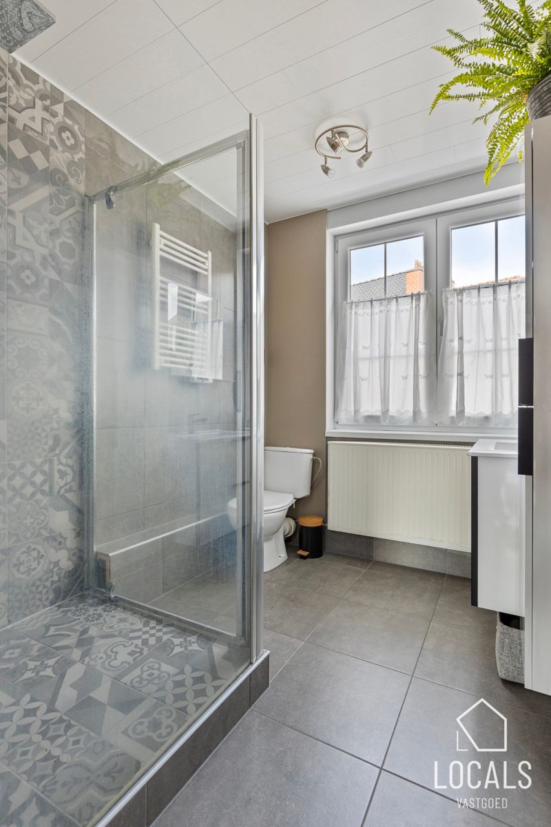 Instapklare woning met 5 slaapkamers en gezellig terras foto 16