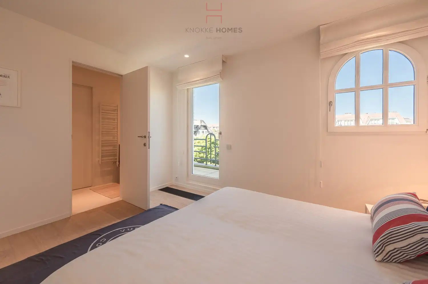 Prachtig hoekappartement met grote terrassen in het prestigieuze domein "Tennis Gardens", Zoute. foto 24