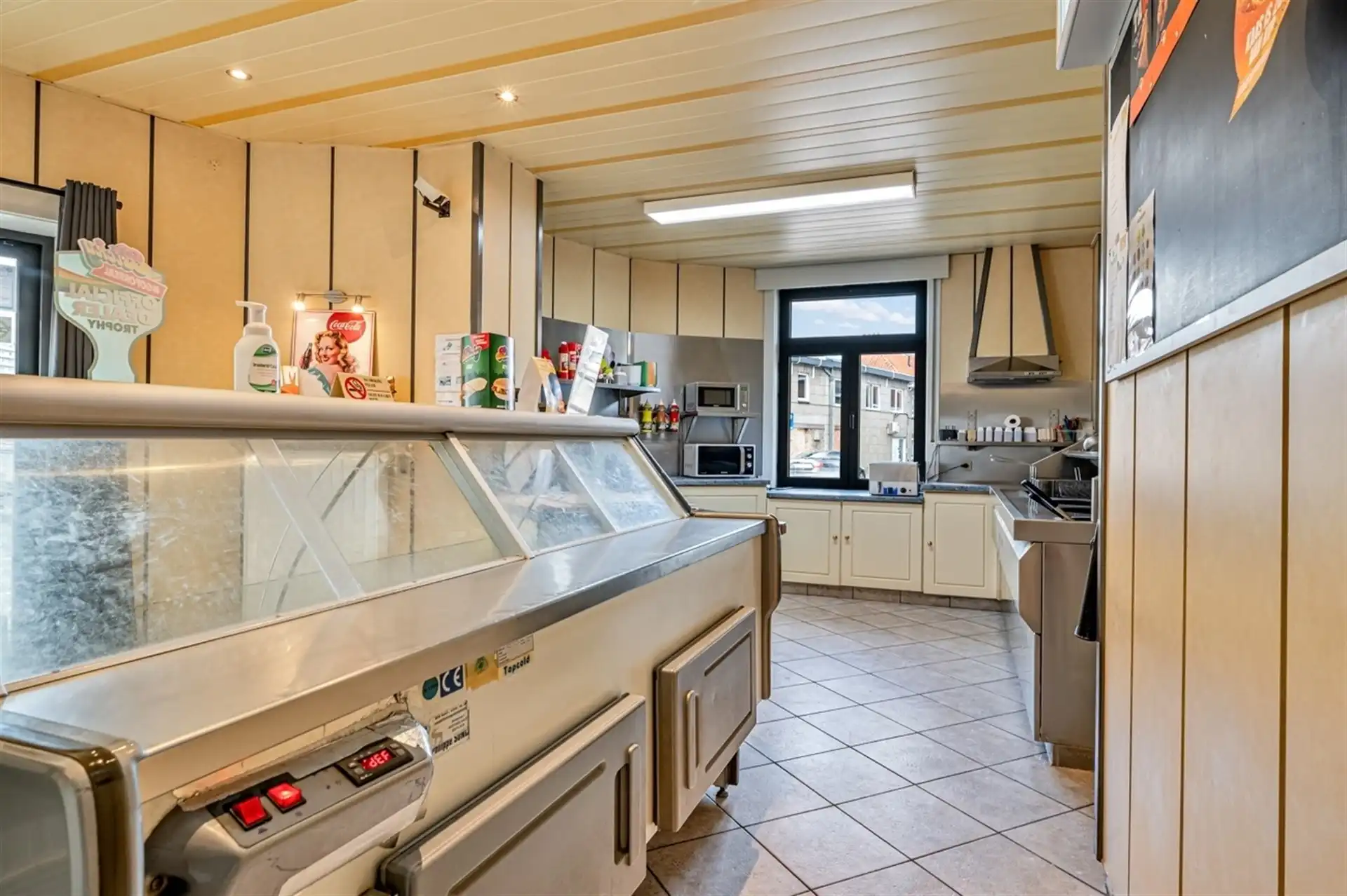 Gebouw voor gemengd gebruik in de Aalsterse stadsrand foto 8