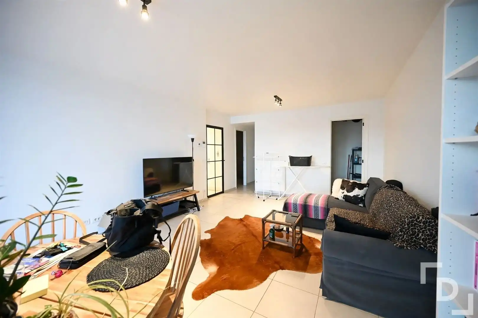 Appartement met terras en overdekte autostaanplaats foto 2