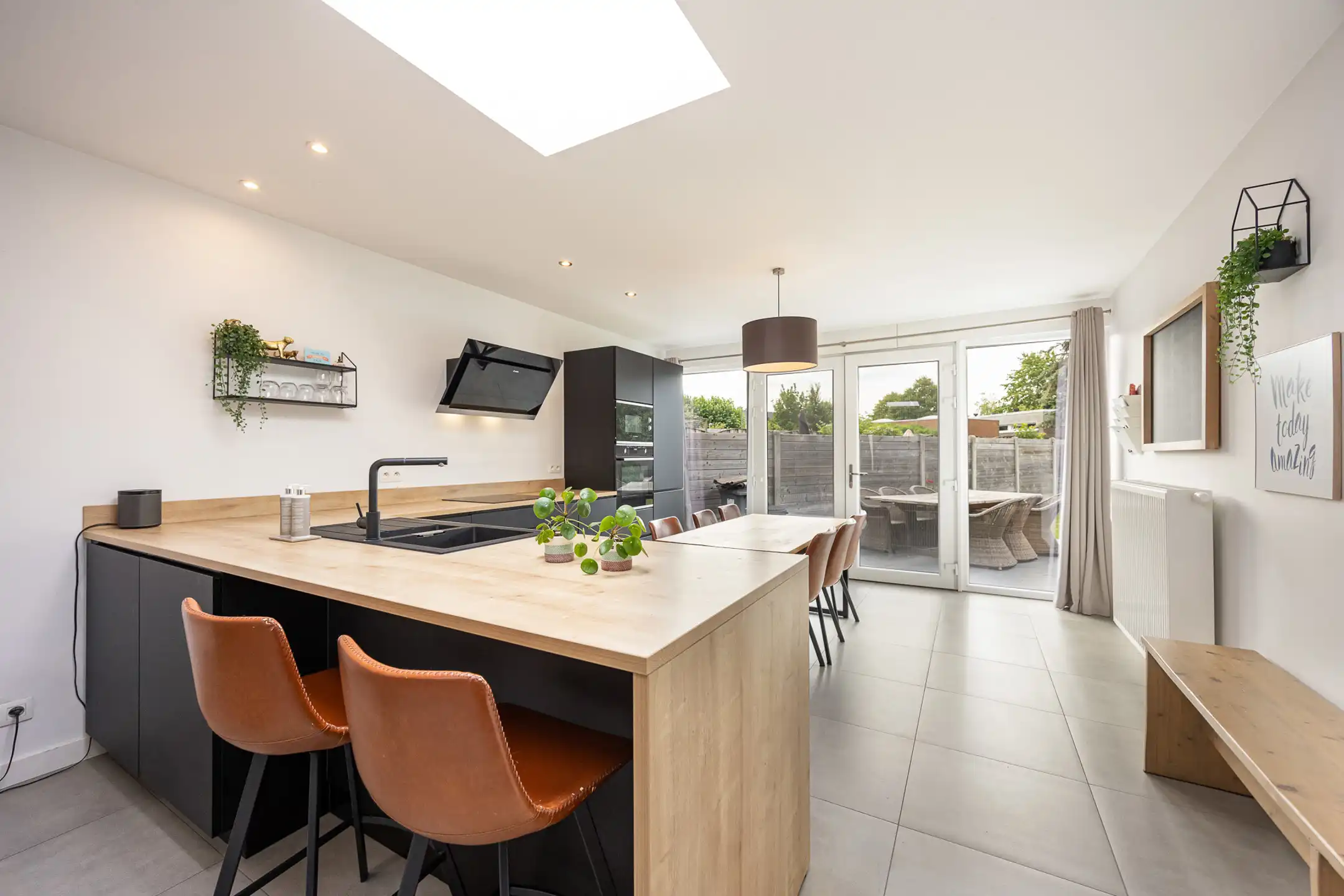 Gezinswoning met 4 slpks, tuin en garage te Turnhout. foto 7