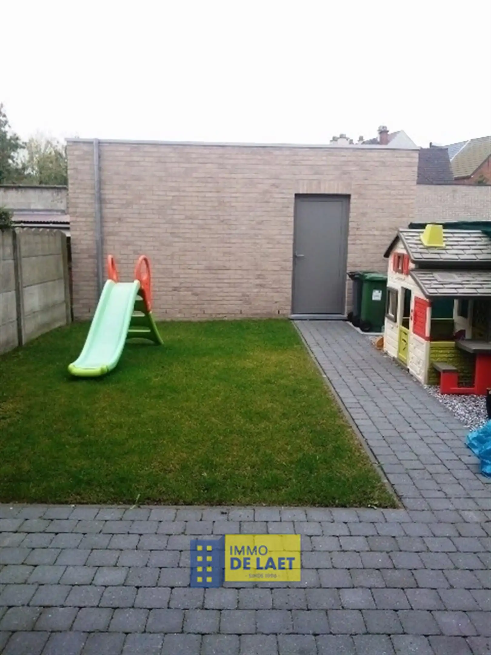 Half open bebouwing met 4 slk, tuin en grote garage. foto 6