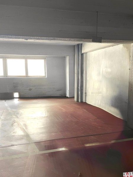 Autostaanplaats TE KOOP in garagecomplex 'Parking Centrum' te Oostende! foto {{pictureIndex}}
