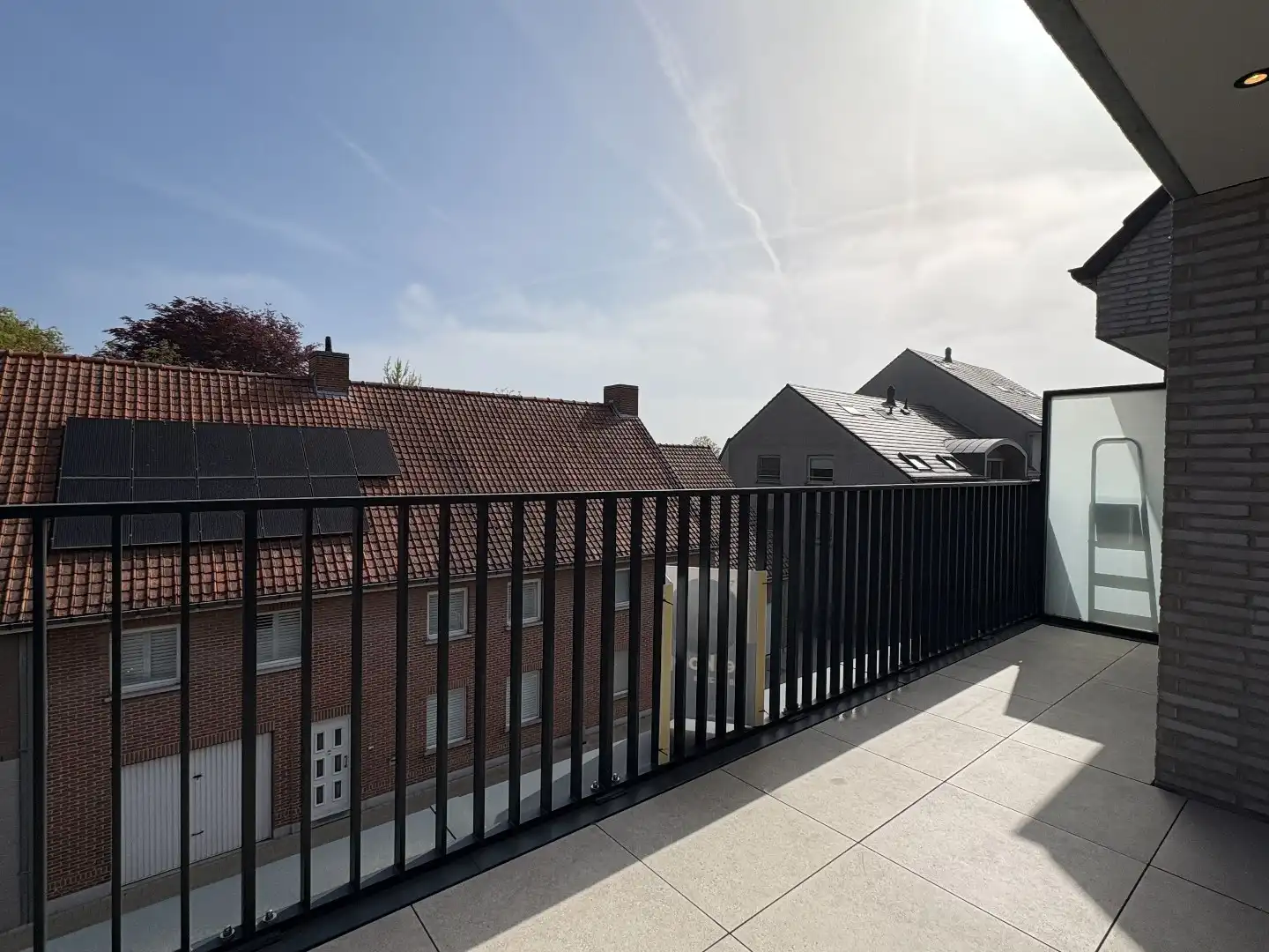 BEN appartement met aangenaam terras, 2 slks, autostaanplaats en direct instapklaar. foto 3