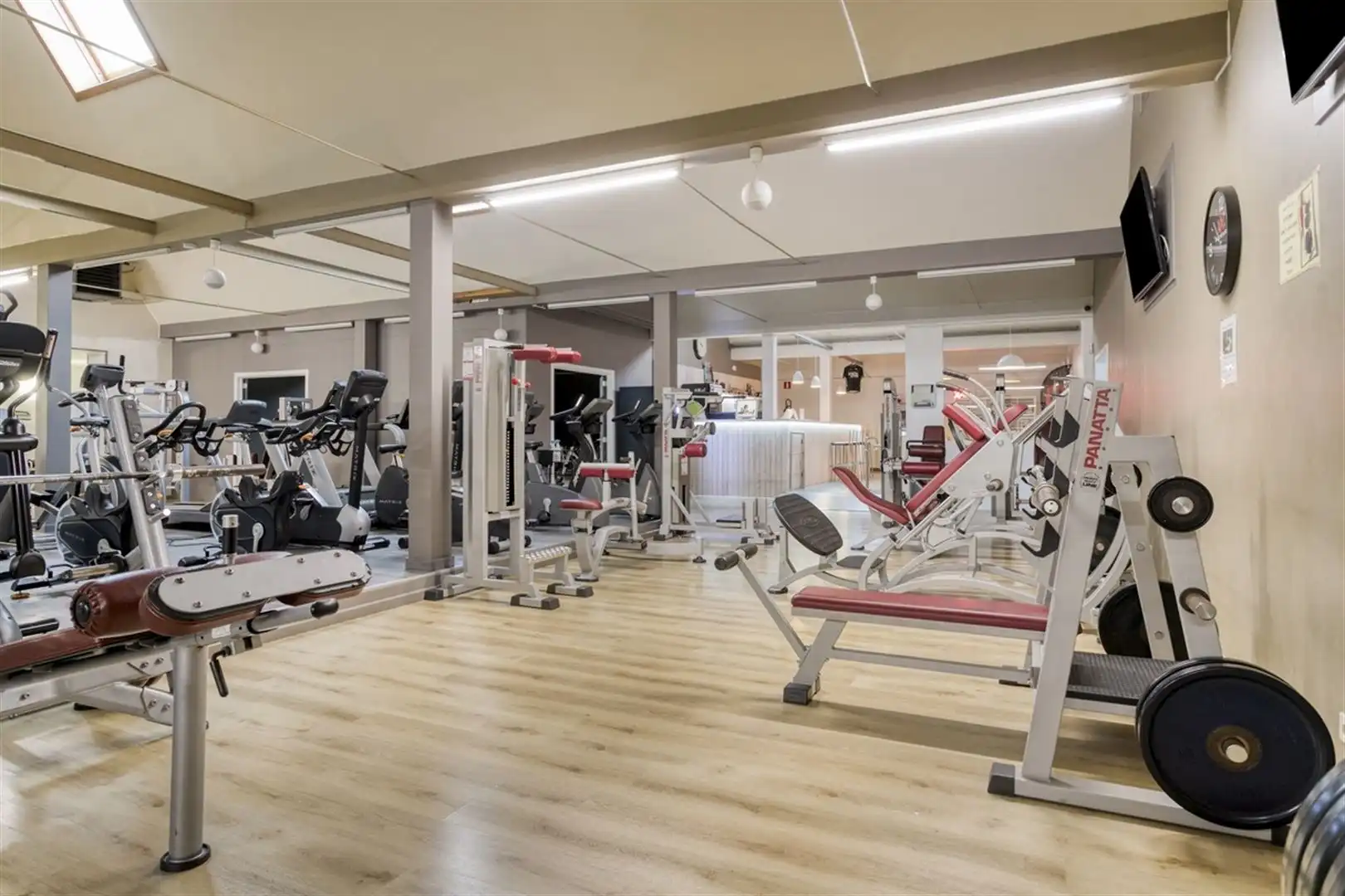 Commercieel gebouw met woonst foto 7