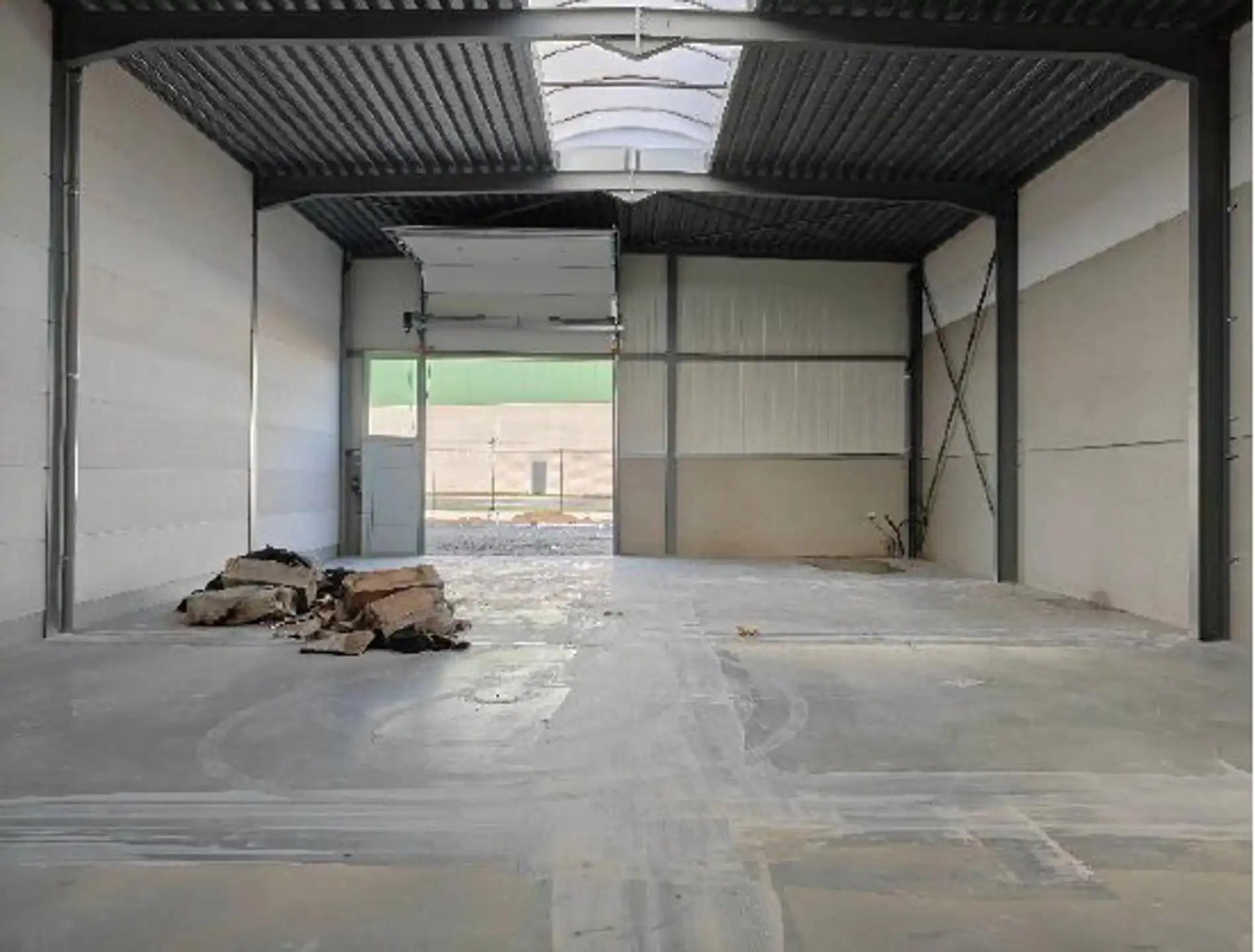 KMO - unit van 253 m². foto {{pictureIndex}}